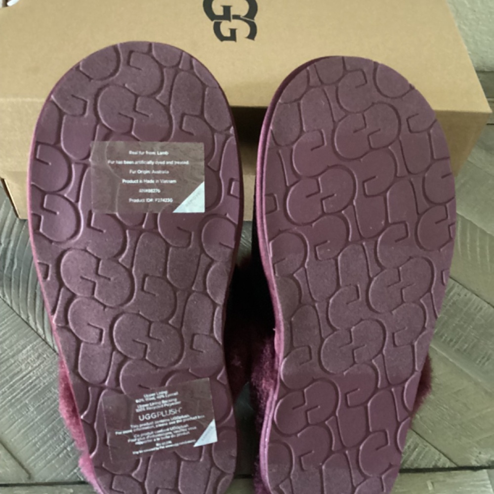 UGG® Women's Scuffette II Mirror Ball Slip On Slide Slipper Flats, size 5 - Picture 10 of 12